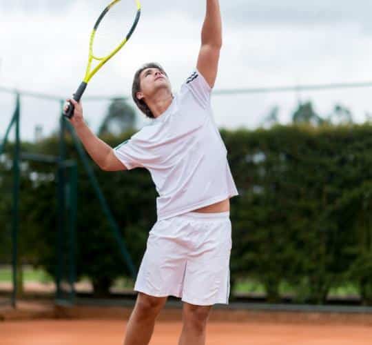 découvrez notre guide complet pour les débutants au tennis ! apprenez les bases, les techniques essentielles et des conseils pratiques pour bien débuter votre parcours tennistique. que vous soyez novice dans ce sport ou que vous souhaitiez améliorer vos compétences, ce guide est fait pour vous. lancez-vous sur le court avec confiance !